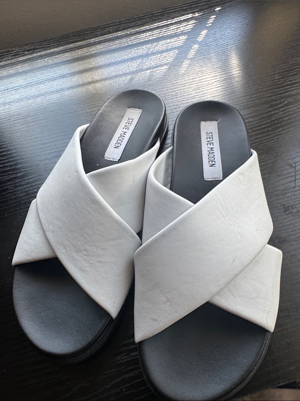 Steve Madden White & black Crisscross Slide sandals